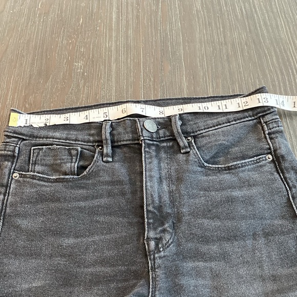 BDG ladies crop twig, high-rise jeans in size 26. - Picture 6 of 10